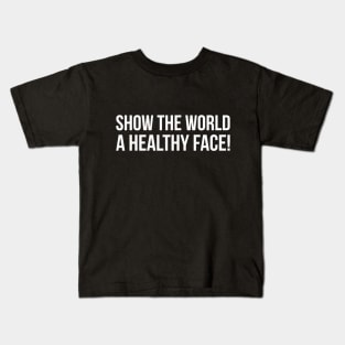 SHOW THE WORLD A HEALTHY FACE! funny saying quote Kids T-Shirt